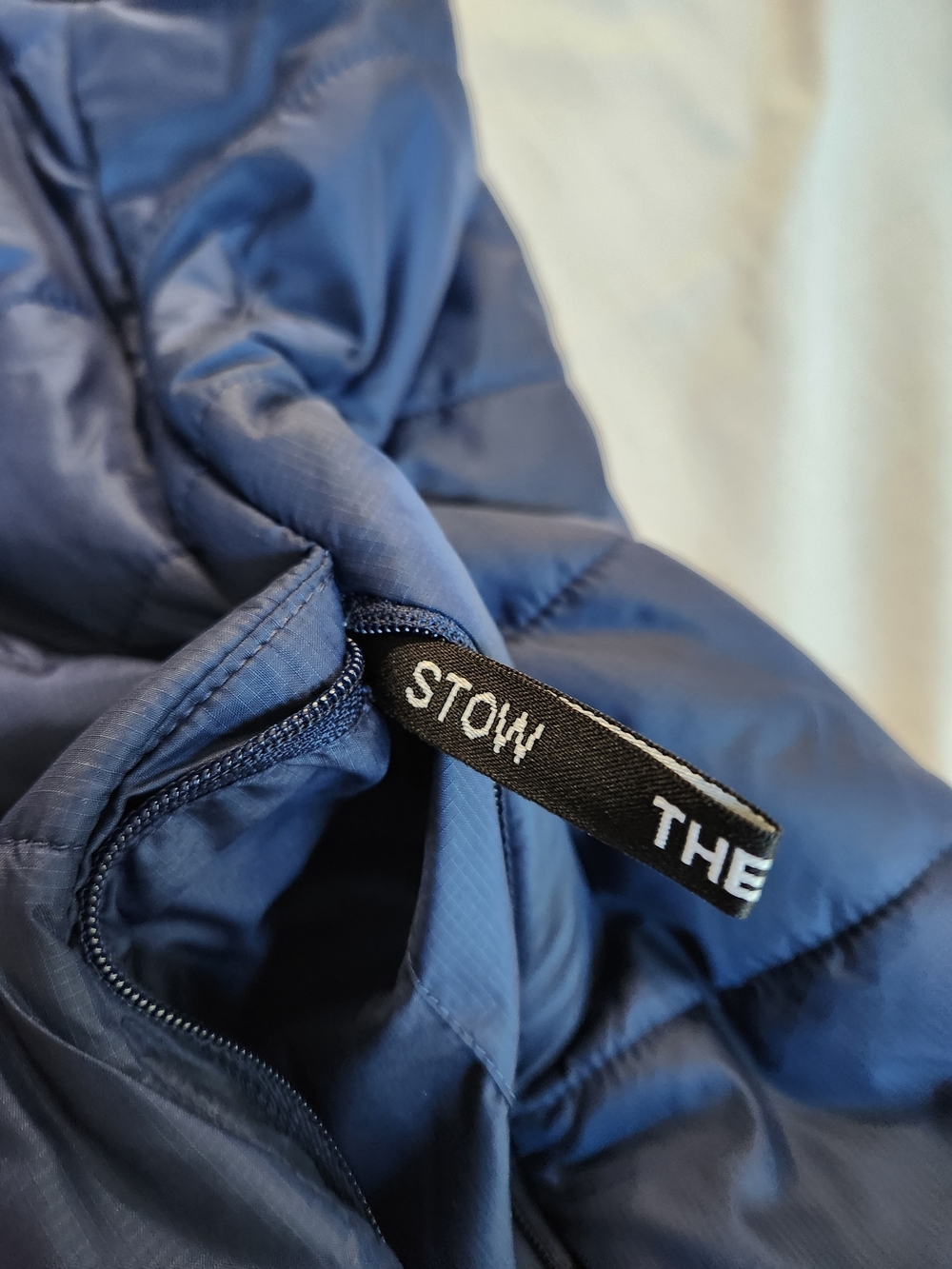 The North Face Women's Navy Packable Puffer Vest (Flare Vest) - Picture 5 of 12